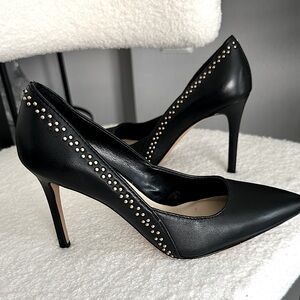 VINCE CAMUTO Black Leather Silat Shoes Size 6